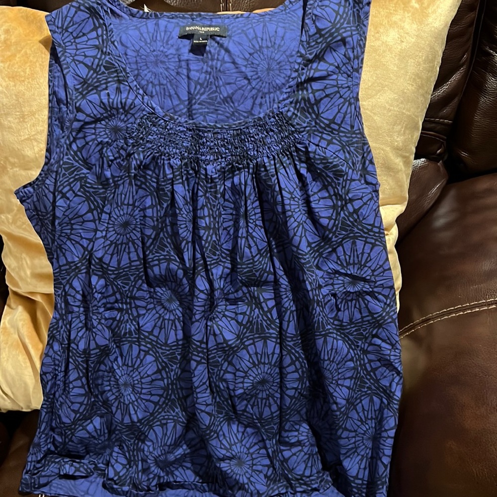 Banana Republic women’s large sleeveless blouse